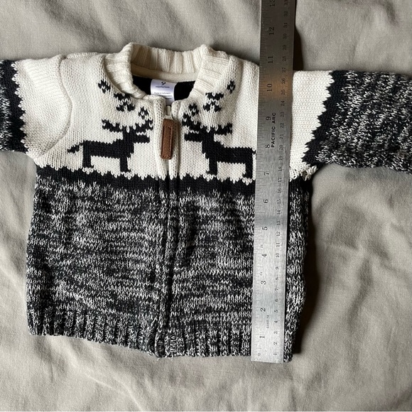 Carter’s 9 mo. Reindeer Sweater in black and white - Picture 5 of 6